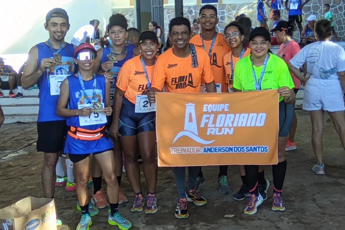Equipe-de-atletismo-Floriano-Run-reunida-para-foto-oficial-depois-da-1ª-corrida-REGERUN