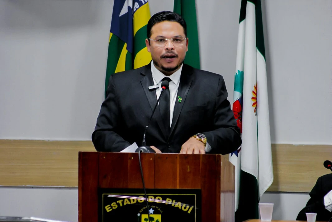O-secretário-de-Administração-Pedro-Gato-leu-a-mensagem-do-prefeito-e-detalhou-o-plano-de-governo-para-os-próximos-quatro-anos