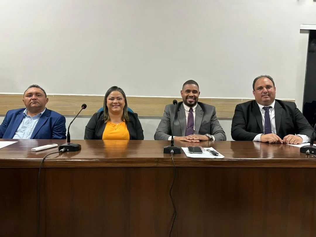 Vereadores-da-base-do-prefeito:-Adalbertino-Cunha-Francisca-do-Pedro-Gato-Samuel-da-Real-e-Felipe-Helal