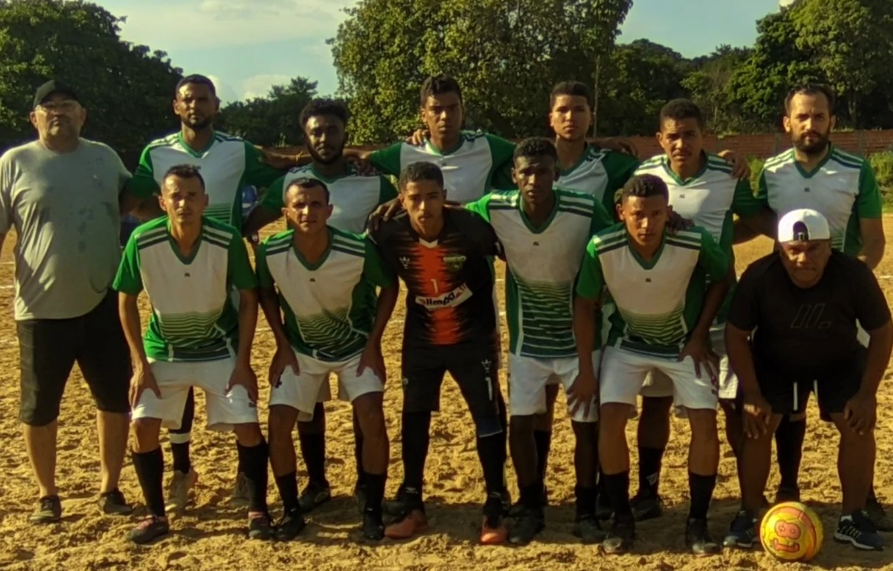 Na-foto-elenco-do-Brejo-Grande