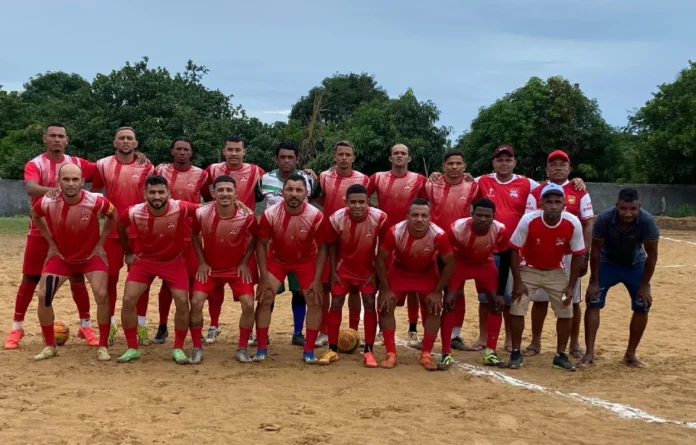 Na-imagem-time-do-Ajax-o-time-da-Vila-Santa-Teresinha-venceu-o-Havaí-pelo-placar-de-3-x-1-e-garantiu-vaga-na-segunda-fase-Campeonato-do-CSU