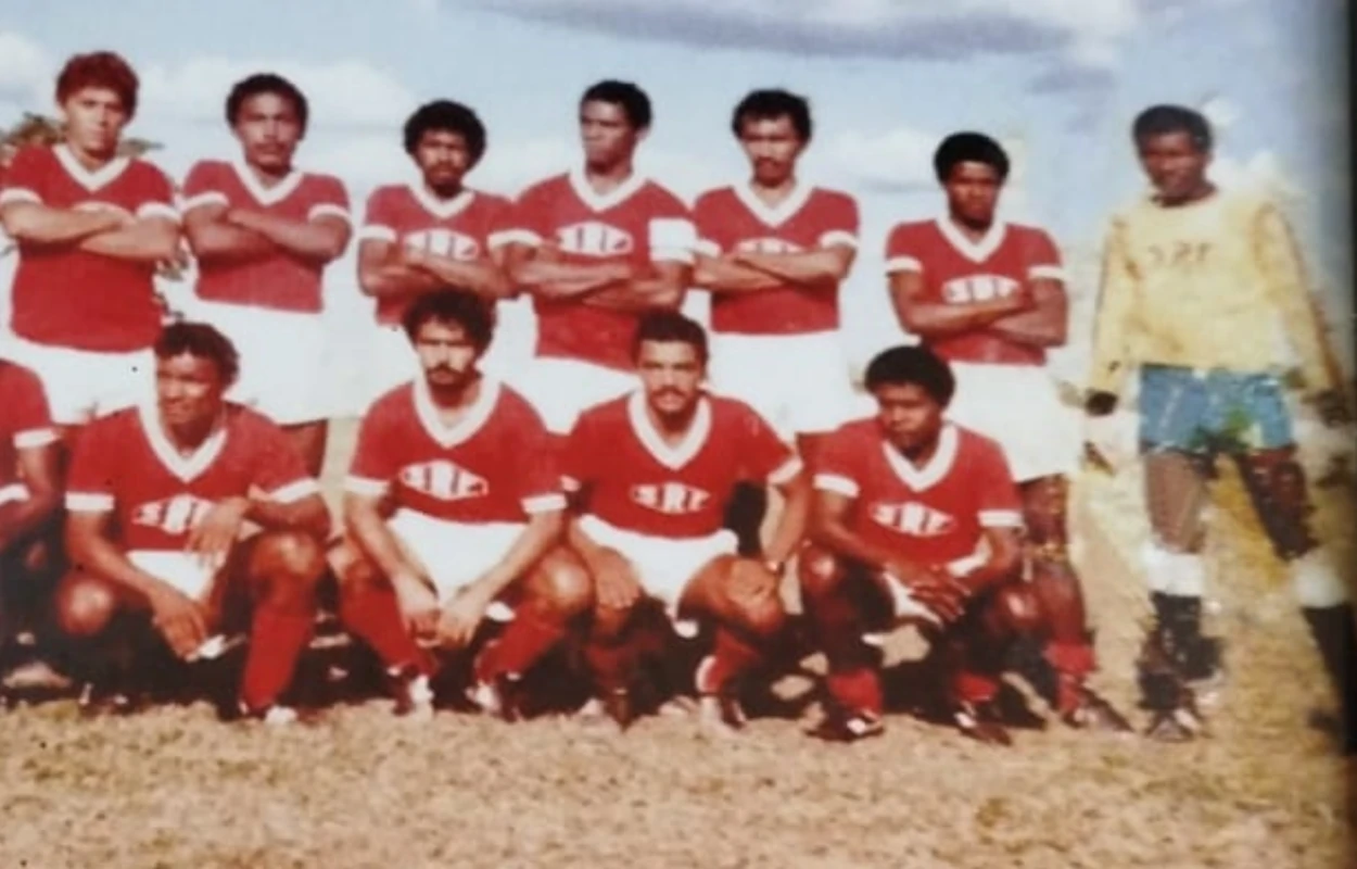 Na-imagem-foto-em-que-Mariola-veste-a-camisa-do-time-do-colorado