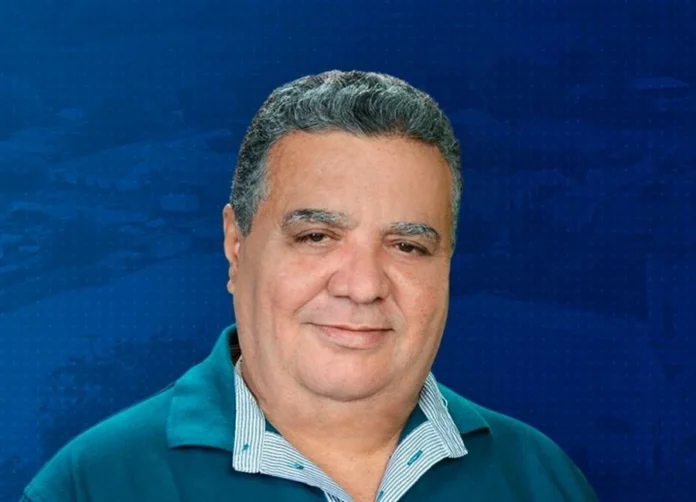 Na-imagem-o-prefeito-de-Regeneração-Eduardo-Alves-Carvalho, -o-