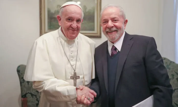 Na-imagem-o-presidente-do-Brasil-Luiz-Inacio-e-o-Papa-Francisco