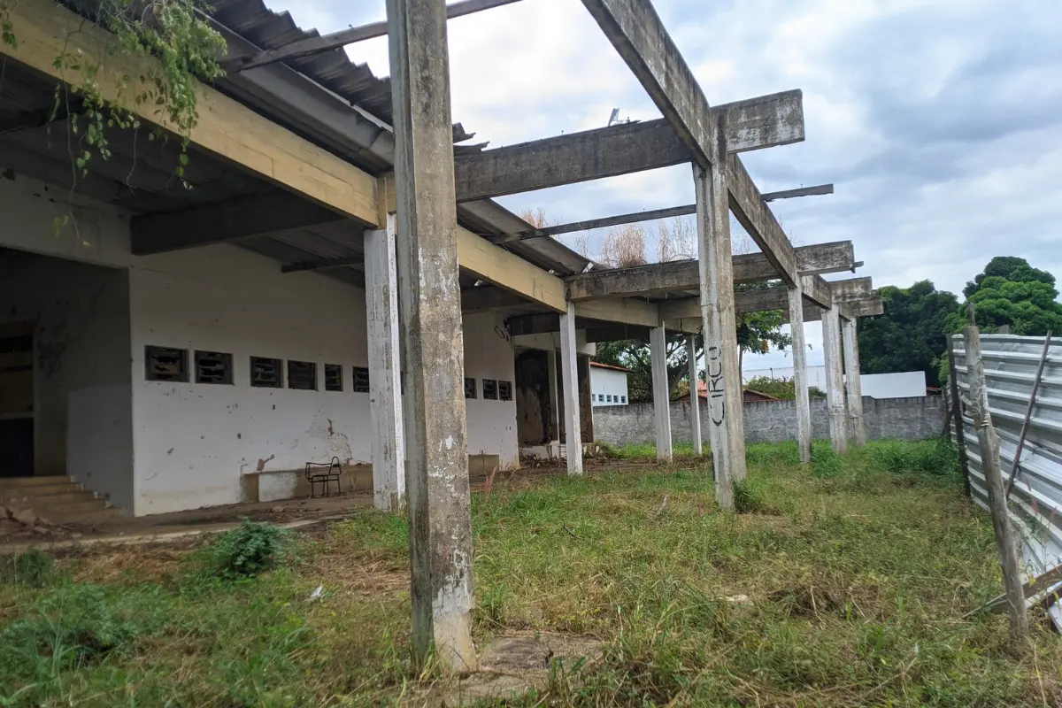 Imagem-do-fundo-do-terminal-rodoviário-de-Regeneração