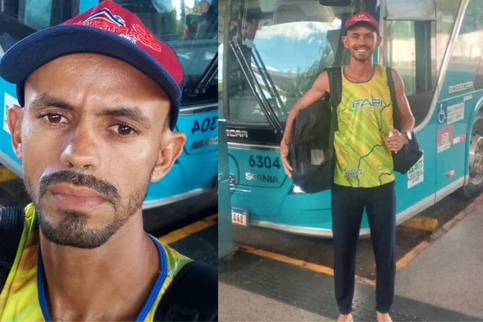 Na -imagem -Fabinho -está -na -frente -do -ônibus -na -rodoviária -de -Teresina -se -preparando -para -embarcar -a -Recife -para -a -disputa -Troféu -Norte -Nordeste -de -Atletismo