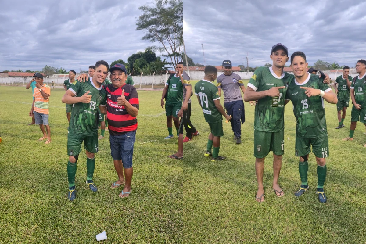 Icássio-Piauí-tirando-foto-com-um-torcedor-no-fim-jogo-entre-Regeneração-e-Palmeirais-pela-Supercopa-APPM-de-Futebol-Amador-a-imagem-mostra-ainda-Icássio-abalado-com-o-companheiro-de-seleção-Lourival