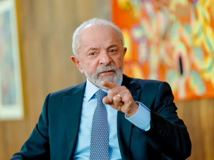 Lula-barra-aumento-de-deputados-e-Congresso-se-vinga-tirando-R$-30-bilhões-de-verba-dos-mais-pobres Imagem-de-Lula-durante-entrevista-no-Palácio-da-Alvorada