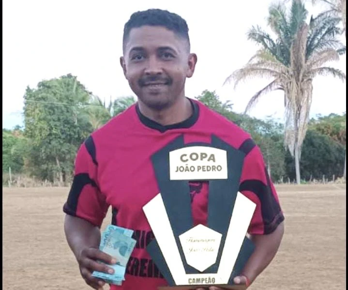 Na-foto-o-jogador-de-futebol-amador-José-da-Cruz-de-Araújo-Silva,-de-35-anos-morreu-após-a-moto-que-pilotava-colidir-de-frente-com-um-caminhão-de-carga-na-BR-343--entre-Angical-e-Regeneração