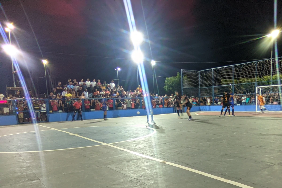 Imagem-de-jogada-de-ataque-do-Torres-Jogada-ofensiva-do-Torres-Futsal-durante-a-final-buscando-ampliar-o-placar