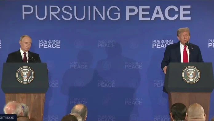 Cúpula-no-Alasca-Trump-e-Putin-trocam-afagos-mas-guerra-na-Ucrânia-continua-imagem-dos-dois-presidentes