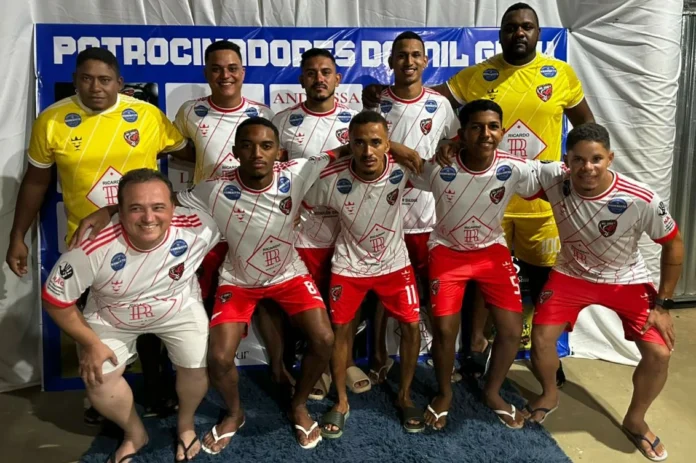 Na-imagem-foto-oficial-do-elenco-do-Mil-Grau-para-disputa-do-Campeonato-Regenerense-de-Futsal-2025